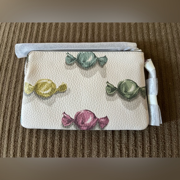 Coach Corner Zip Wristlet
With Candy Print And Charm NWT w/packaging - Picture 2 of 4